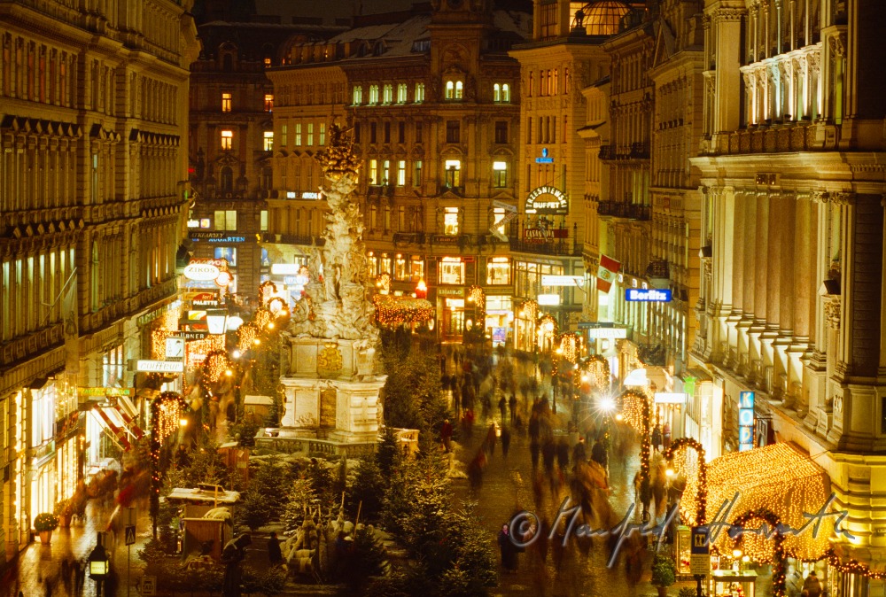 Christmas market and Plague Column