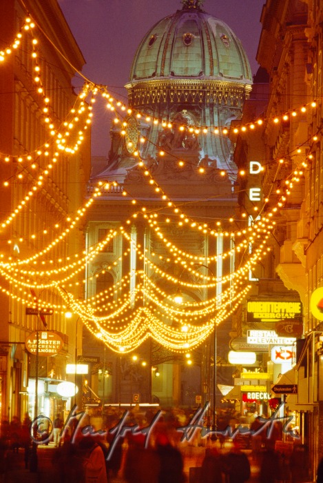 Kohlmarkt with Christmas illuminations