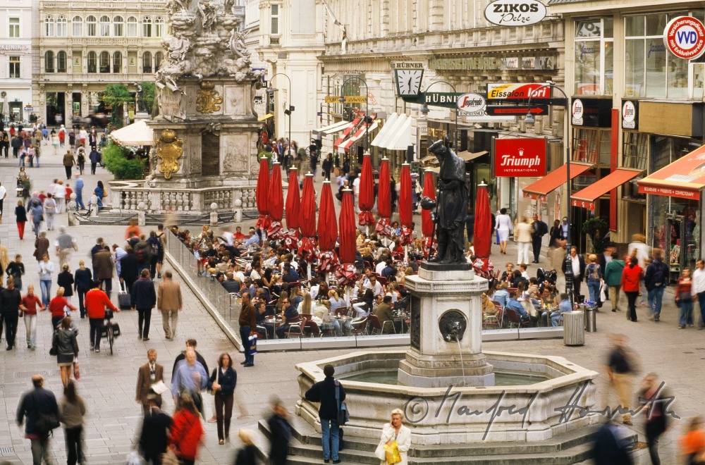 shoppers, cafe, fountain