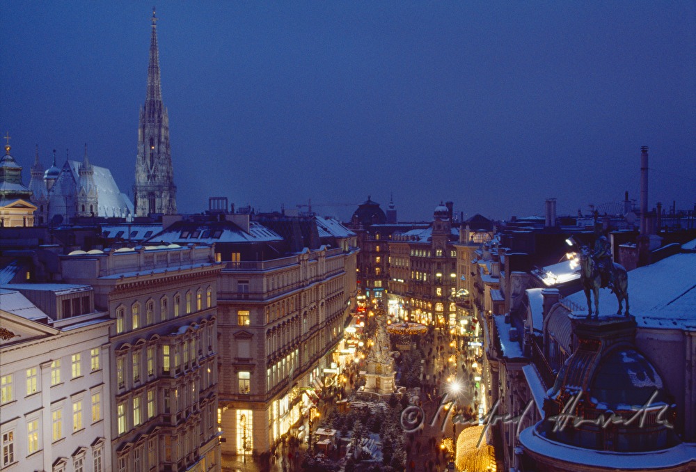 Christmas Market on Graben and Stephen's Cathedral