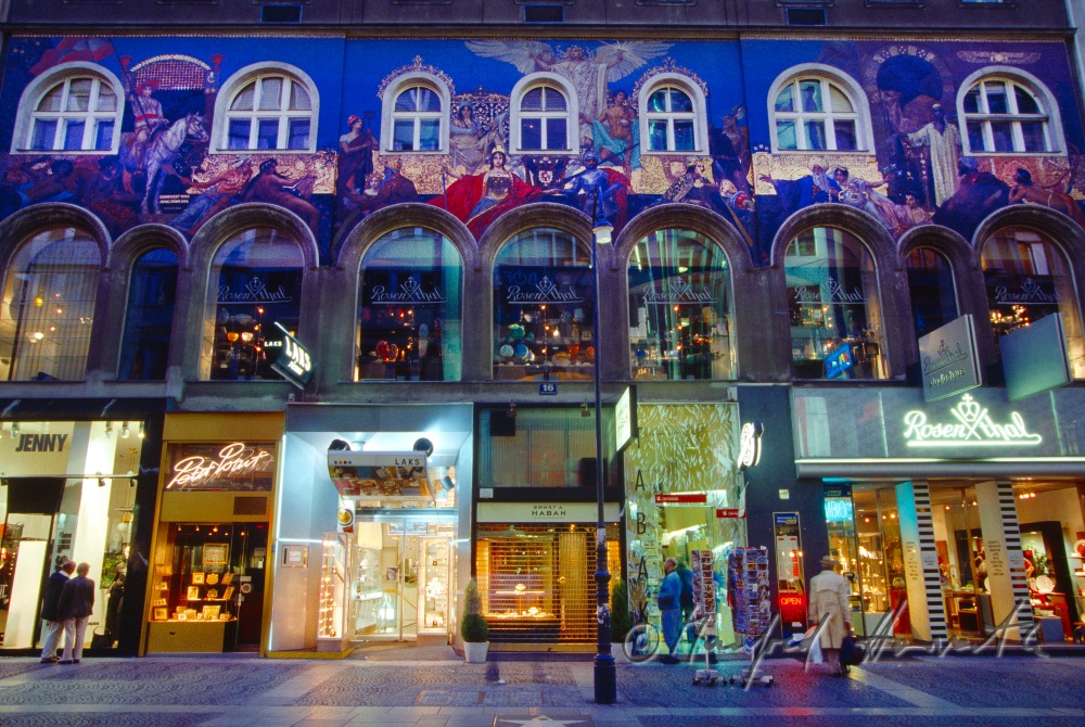 facade made of mosaic on Kaerntnerstrasse 16