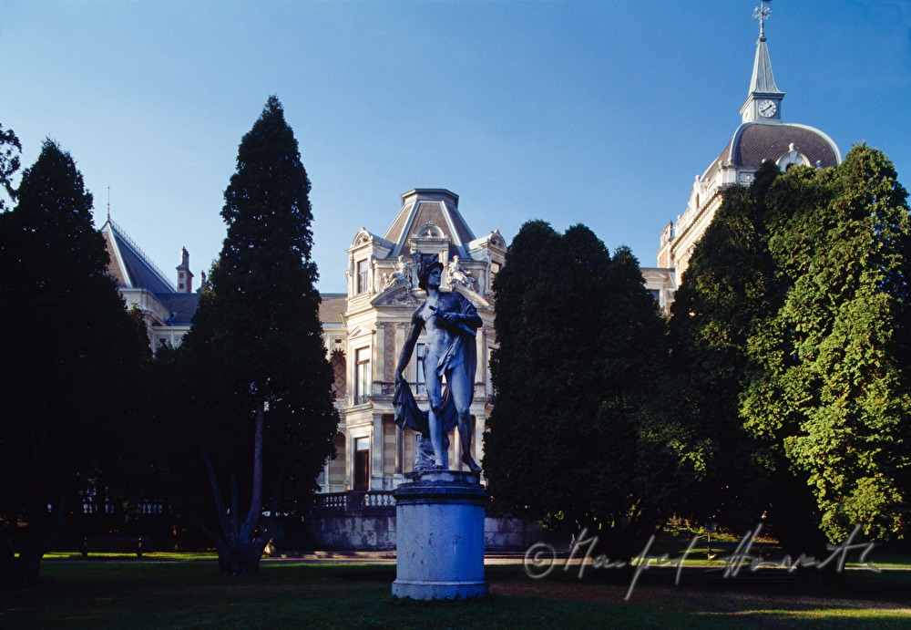 the front side of the Hermesvilla