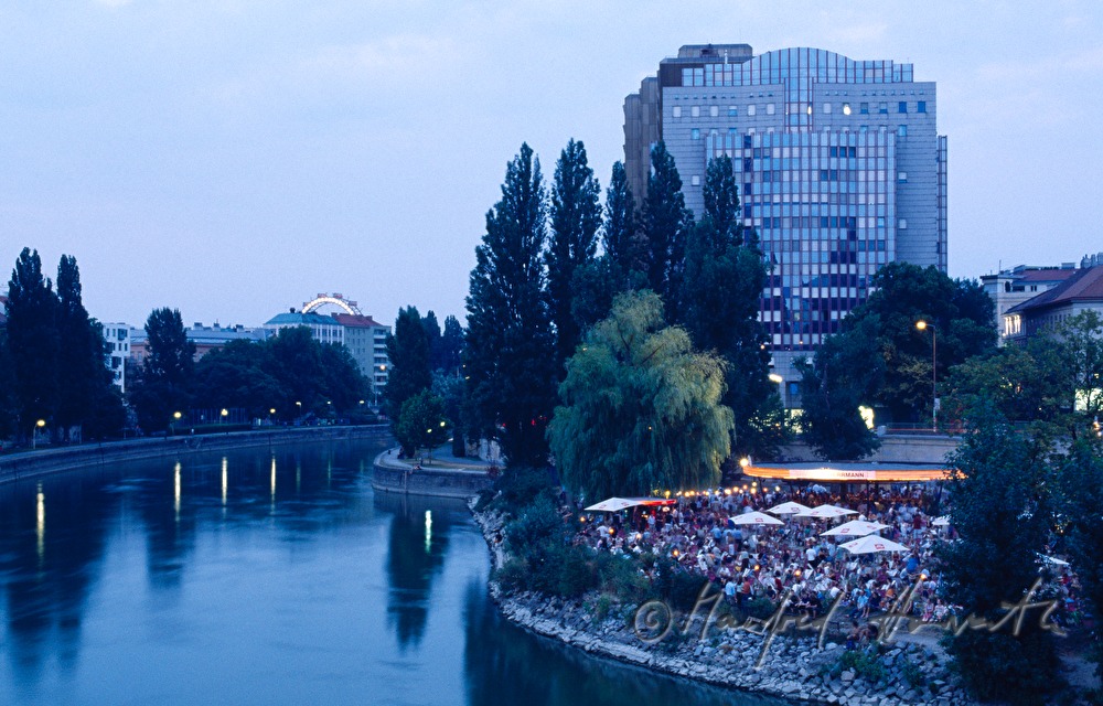 Strandbar Herrmann and tax office-building
