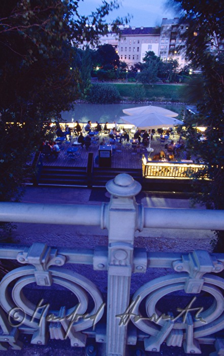 Summerstage, terrace with visitors