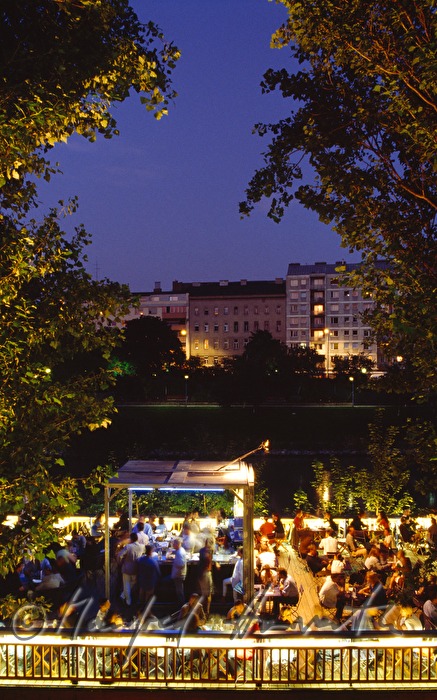 Summerstage, terrace with visitors