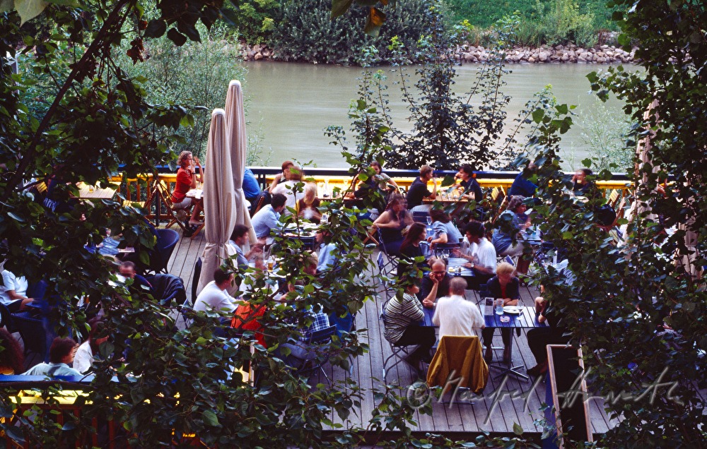 Summerstage, terrace with visitors