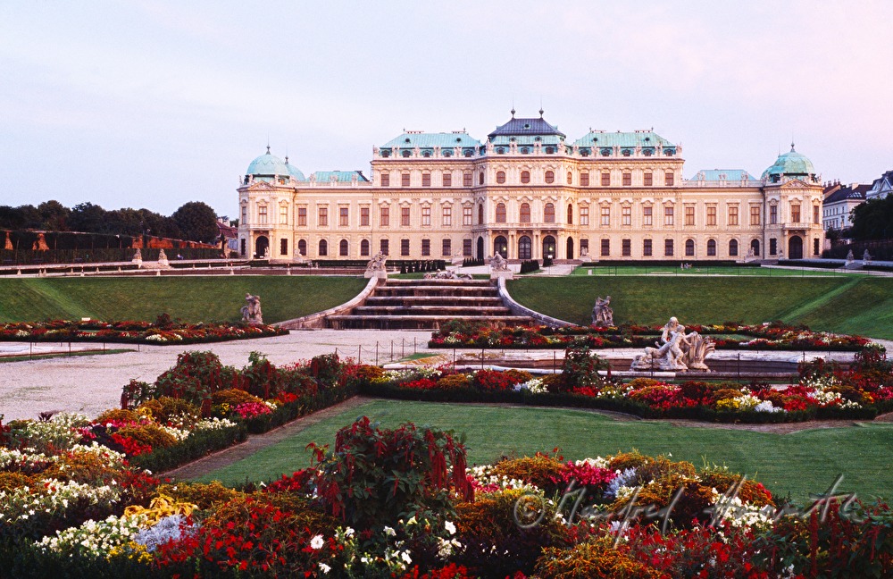Oberes Belvedere (Upper Belvedere) with garden