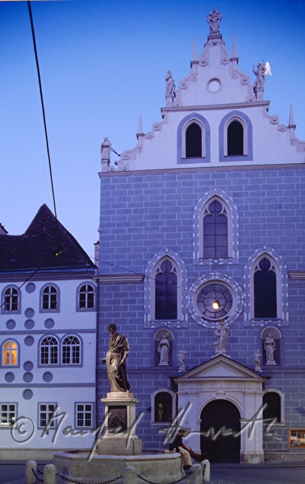 Franciscan Church and Mosesbrunnen (fountain)