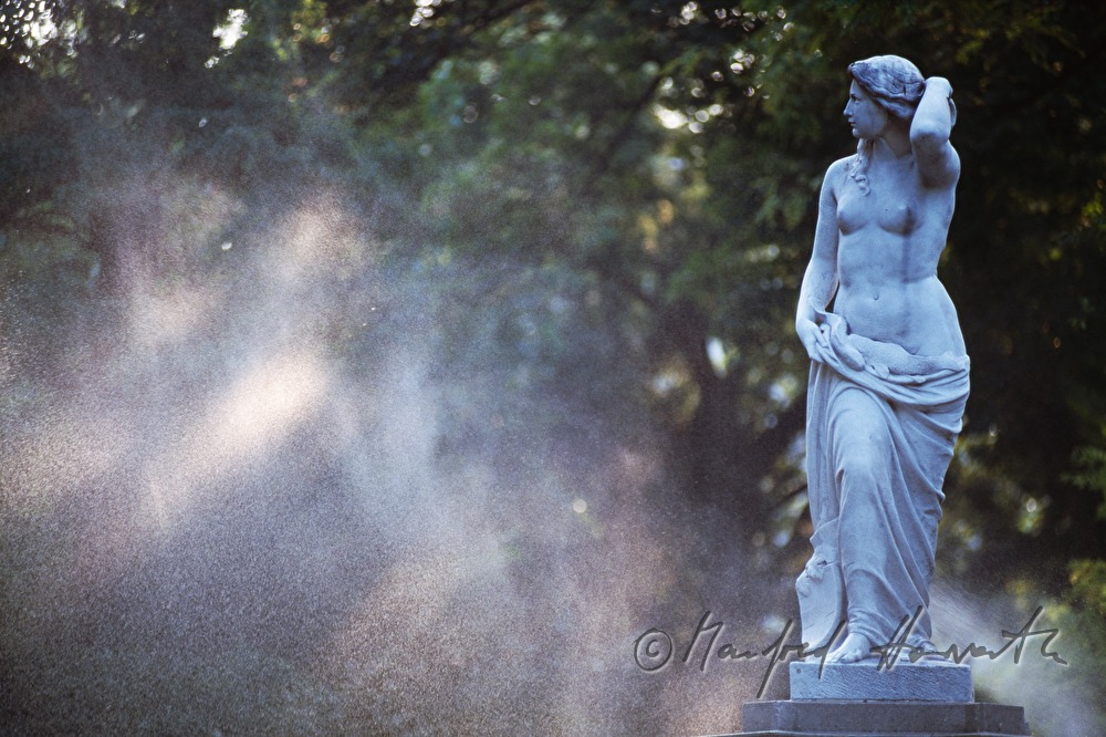 statue of the  Donauweibchenbrunnen
