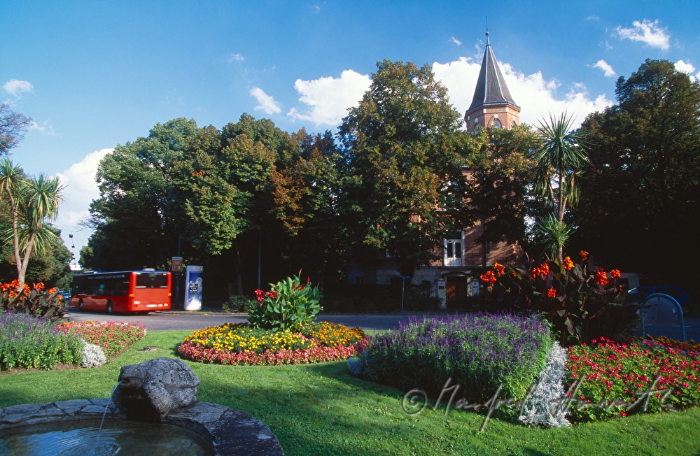 little Park in the roundabout traffic