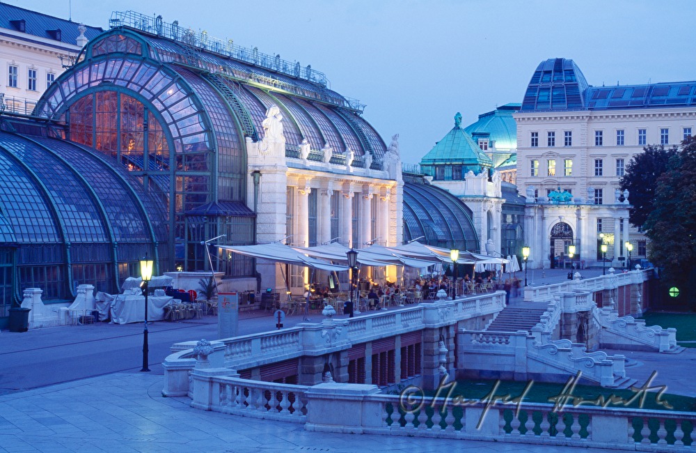 Palmenhaus (palm house) and Schmetterlingshaus (butterfly house)