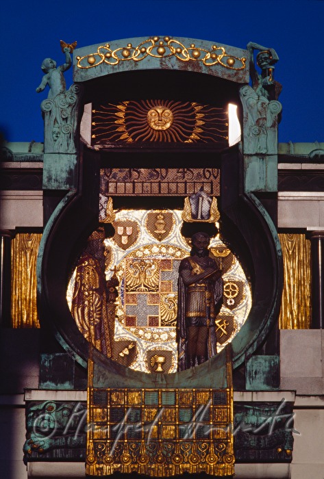 Ankeruhr on the building of the Anker Insurance