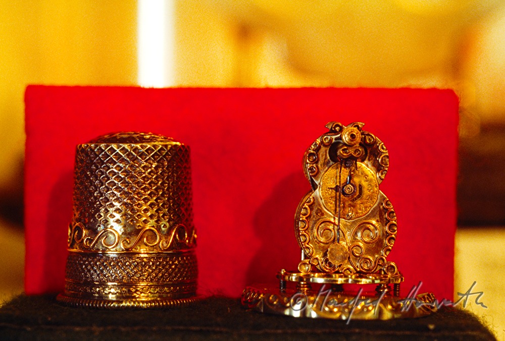 exhibit: tiny watch and thimble