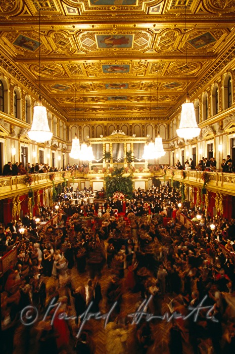 dancers at the Philharmonikerball