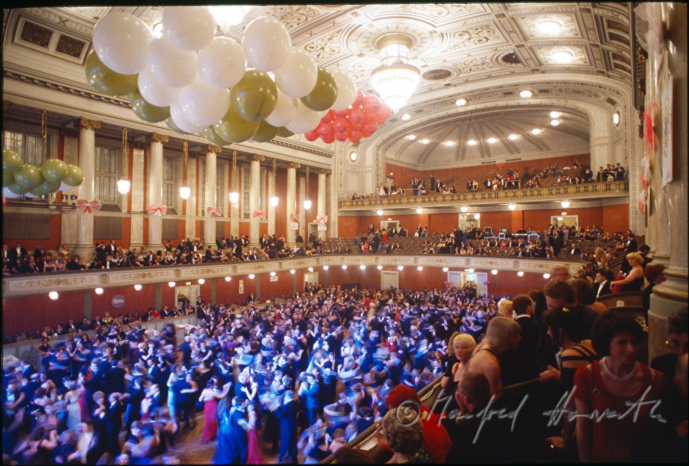 Polonaise at the Bonbonball