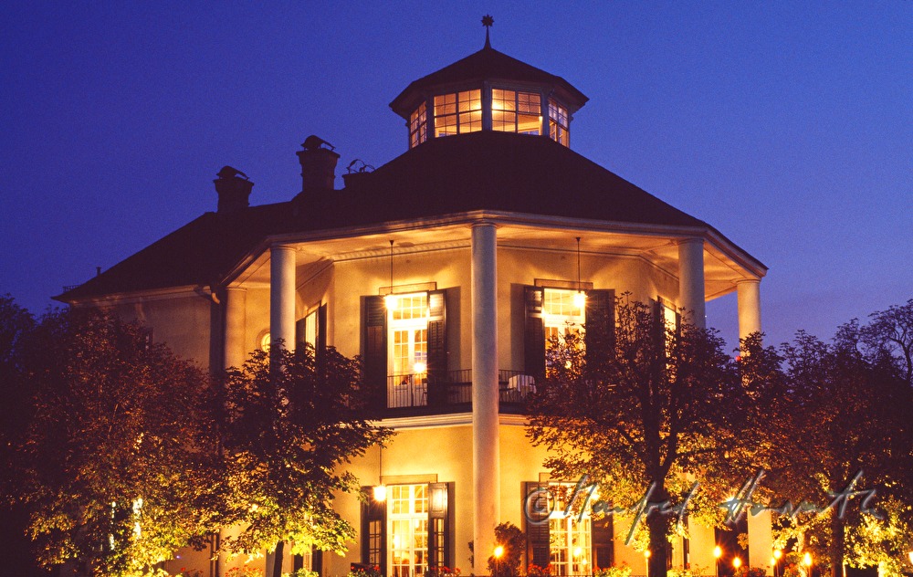 nightly illuminated Lusthaus