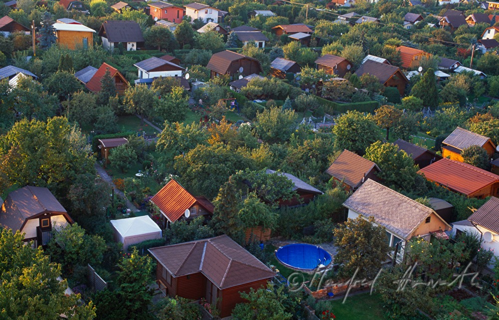 tiny houses and gardens (