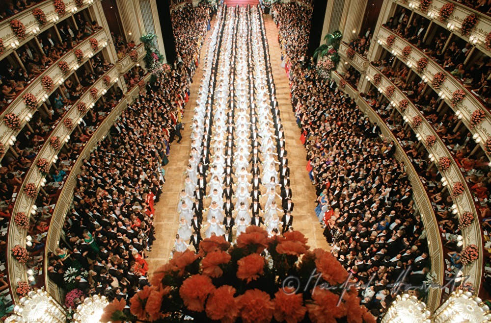opening-polonaise at opera ball