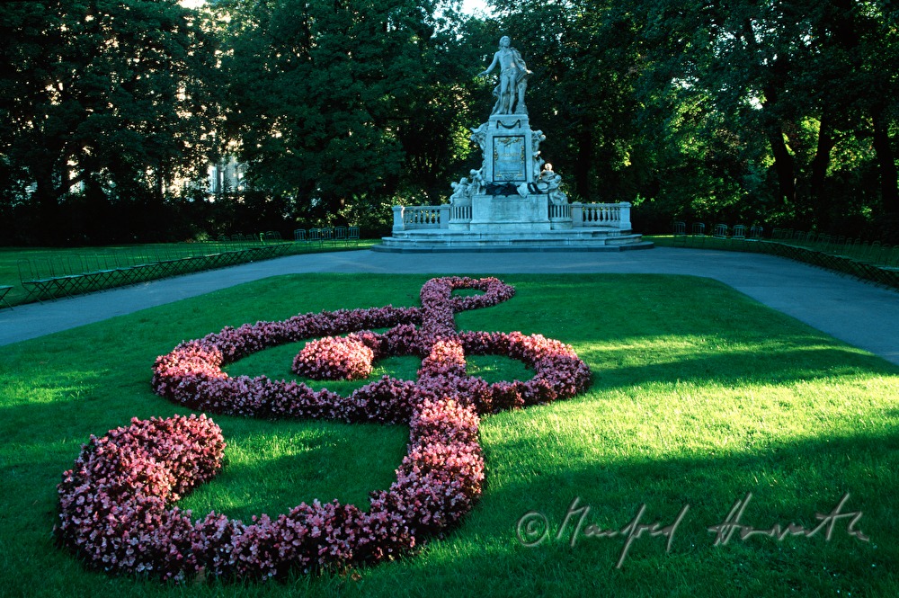 treble clef made of flowers
