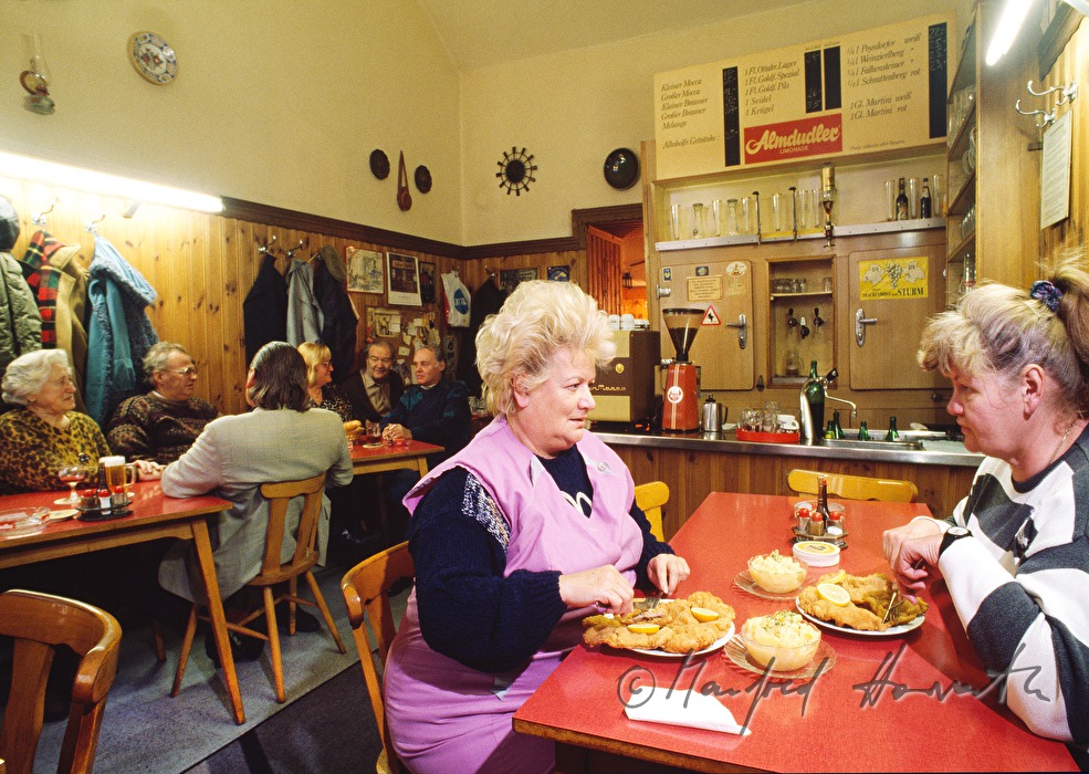 the owners of the restaurant eat Wiener Schnitzel