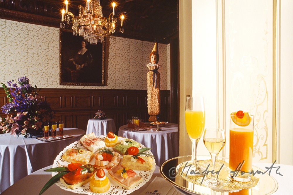 KuK Hofzuckerbäcker Demel, Demel Salon