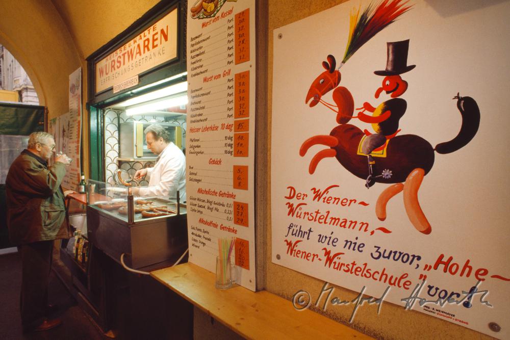 guest at the wurst stand (Würstelstand)