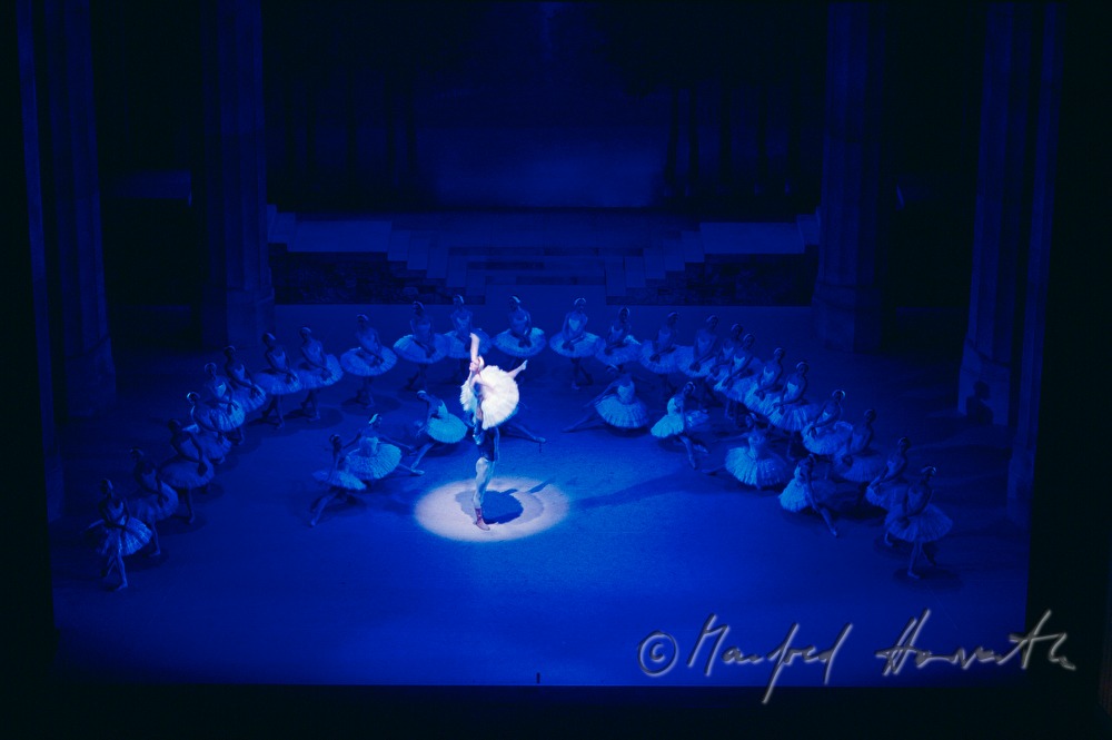 final applause of the ballet piece 