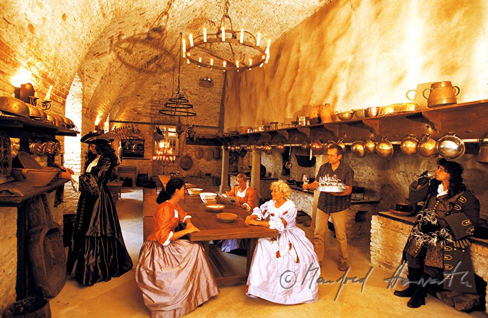 kitchen, employees of the Castle in traditional baroque costumes