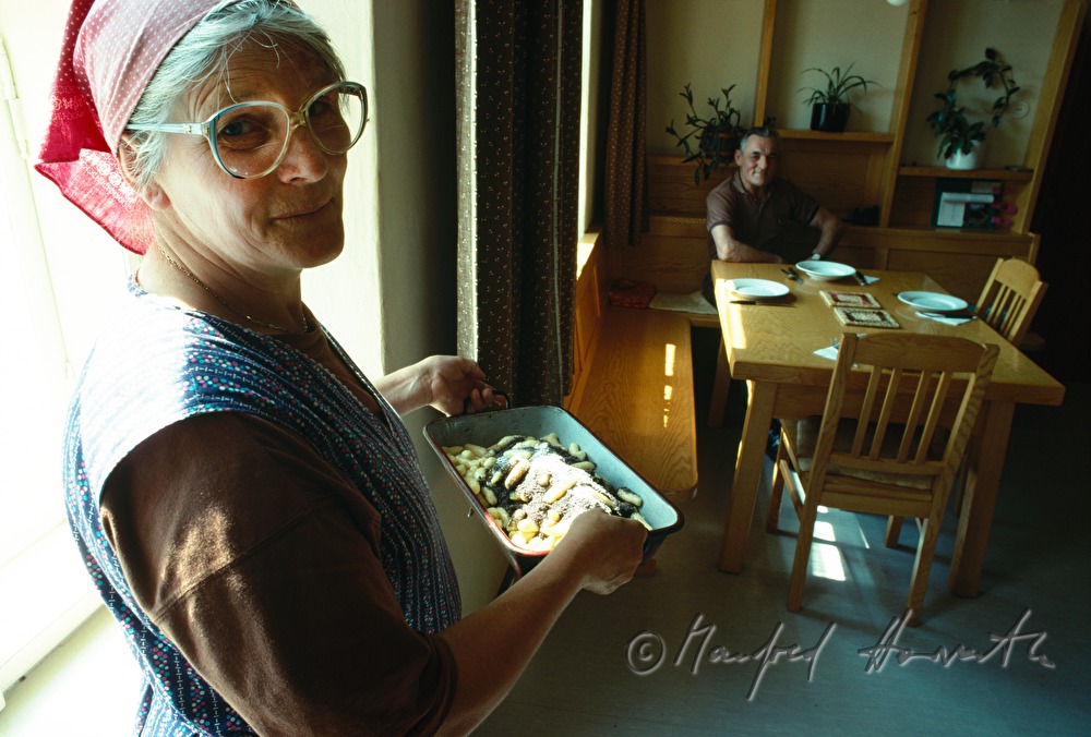 Pfaffenschlag, farmers kitchen, noodles with poppy