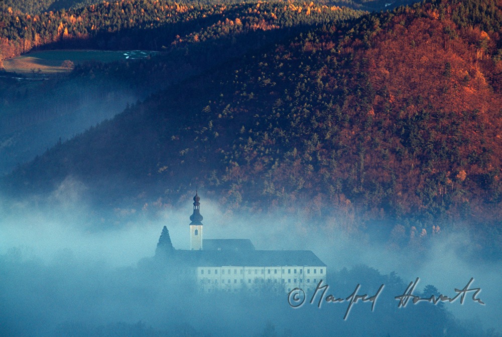 Gloggnitz Castle, autumnally coloured forest
