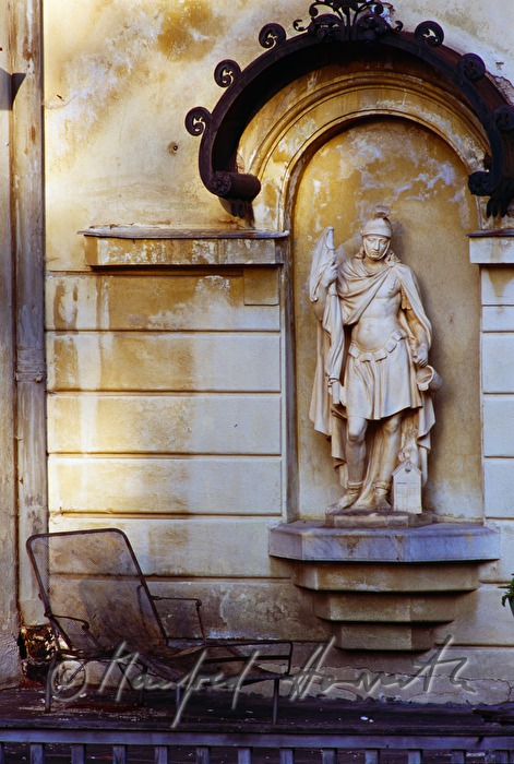 Südbahnhotel, statue of St. Florian