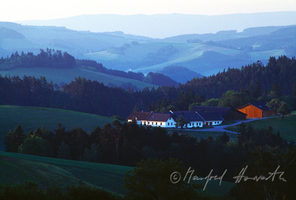 gentle hills of Bucklige Welt, farmhouse