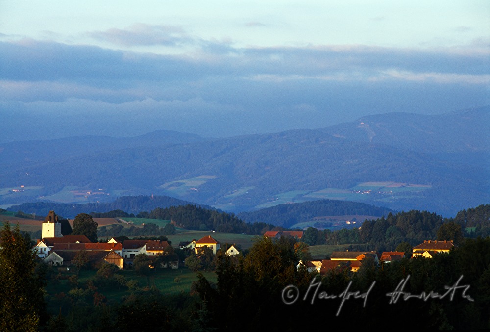 wavy landscape near Lichtenegg