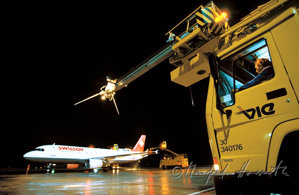 aircraft deicing before takeoff