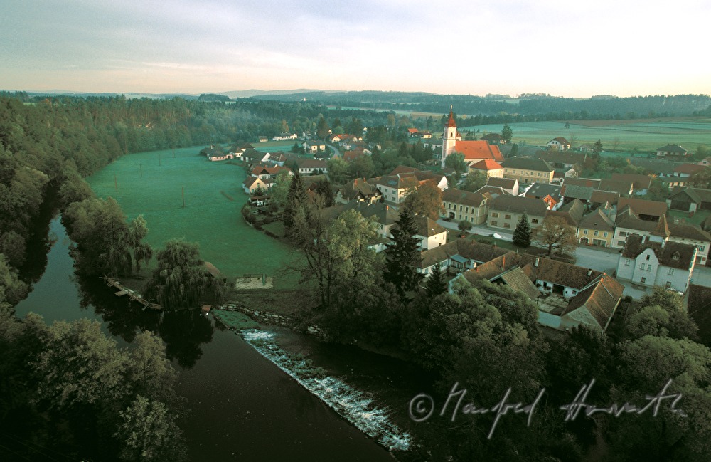 Grossweikertschlag, river Thaya meanders around the town