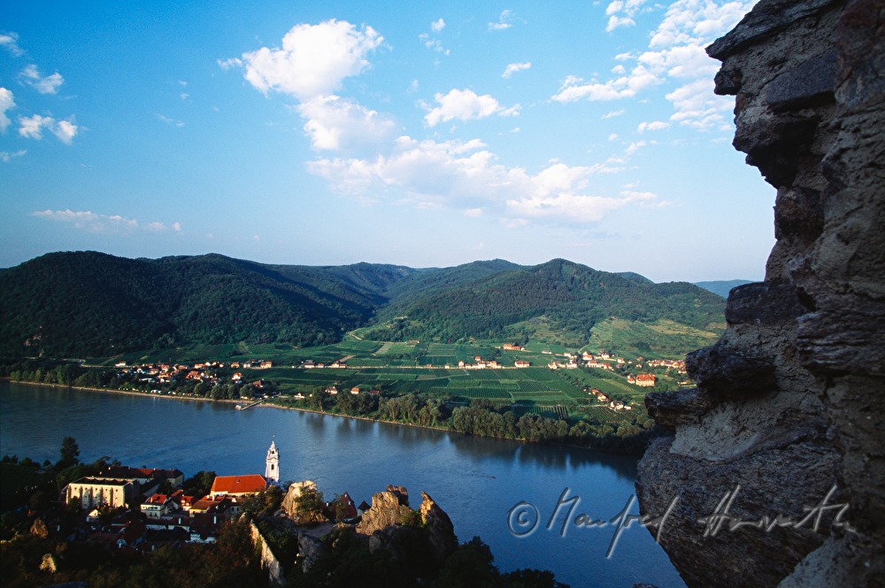 Burgruine Dürnstein and view to the Danube