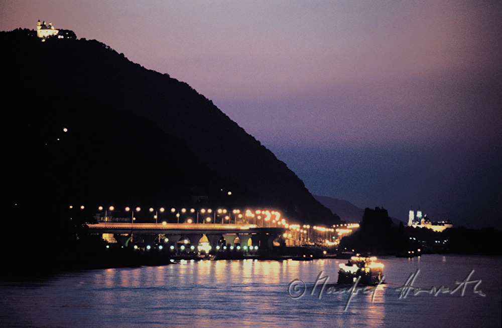 ship passes the Leopoldsberg (Leopold Hill)