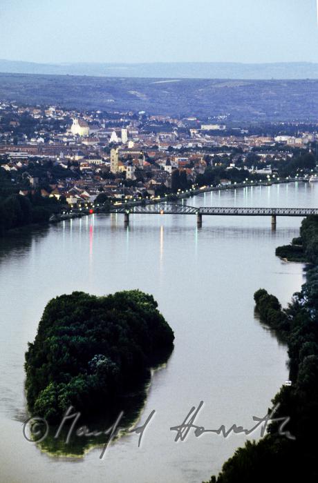 bridge to Krems, Danube island