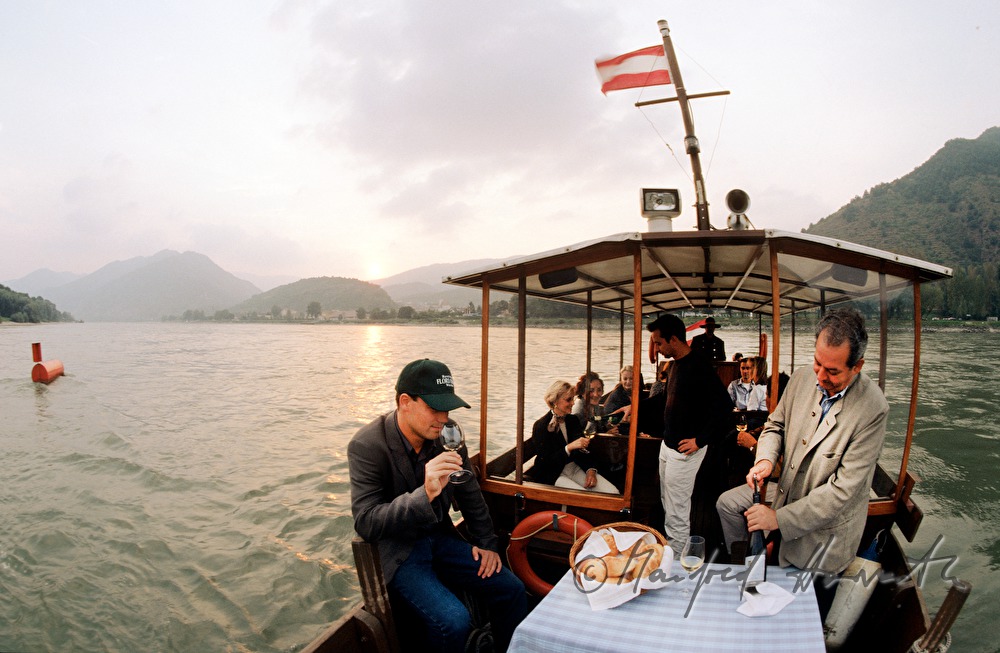Spitz, wine degustation boat trip
