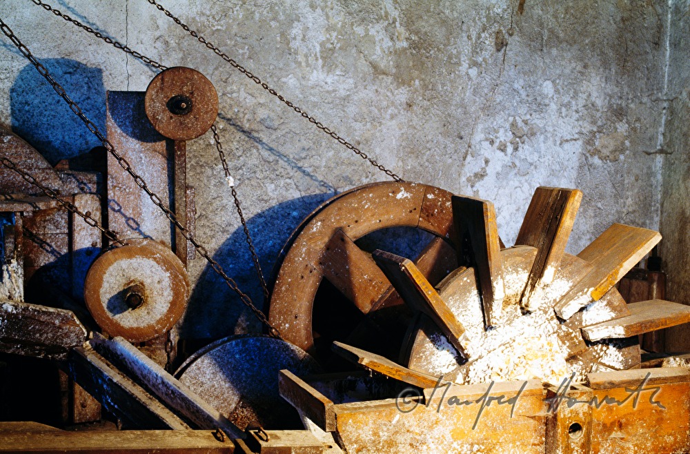 making of deckle-edge paper
