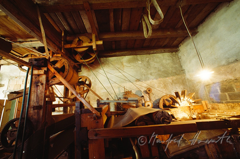 making of deckle-edge paper