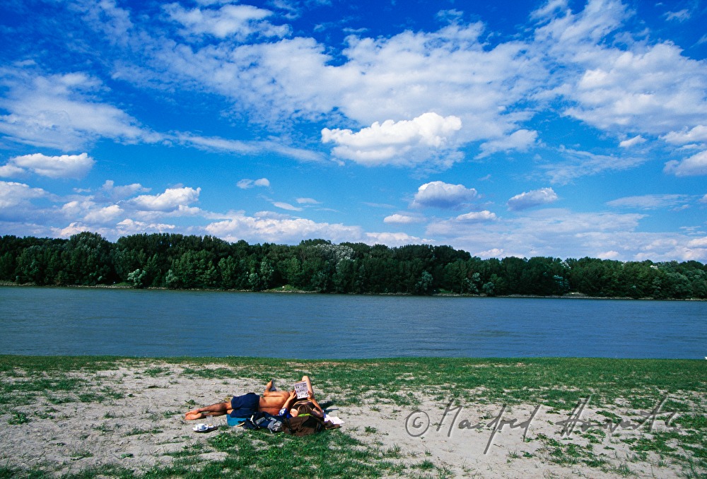 spa guests on the shore of the Danube