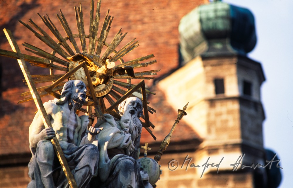 Burg Perchtoldsdorf and Plague Column