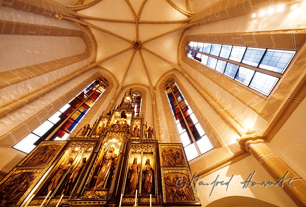 Spitalskirche, ribbed vault and altar