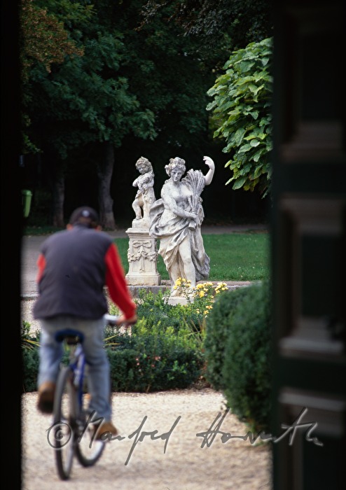 baroque garden sculptures in the Zellpark