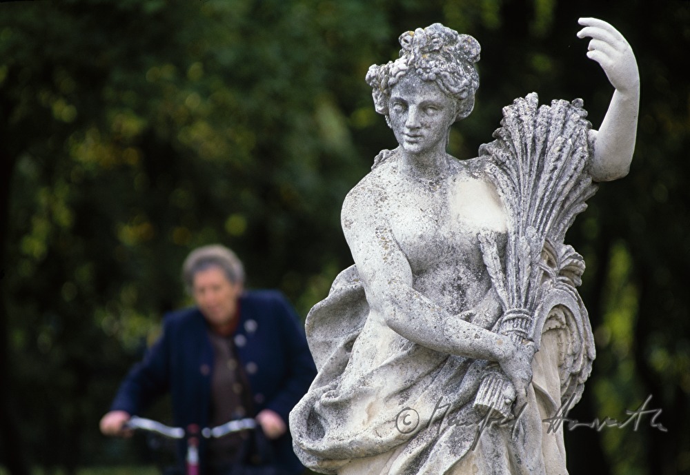 baroque garden sculpture in the Zellpark