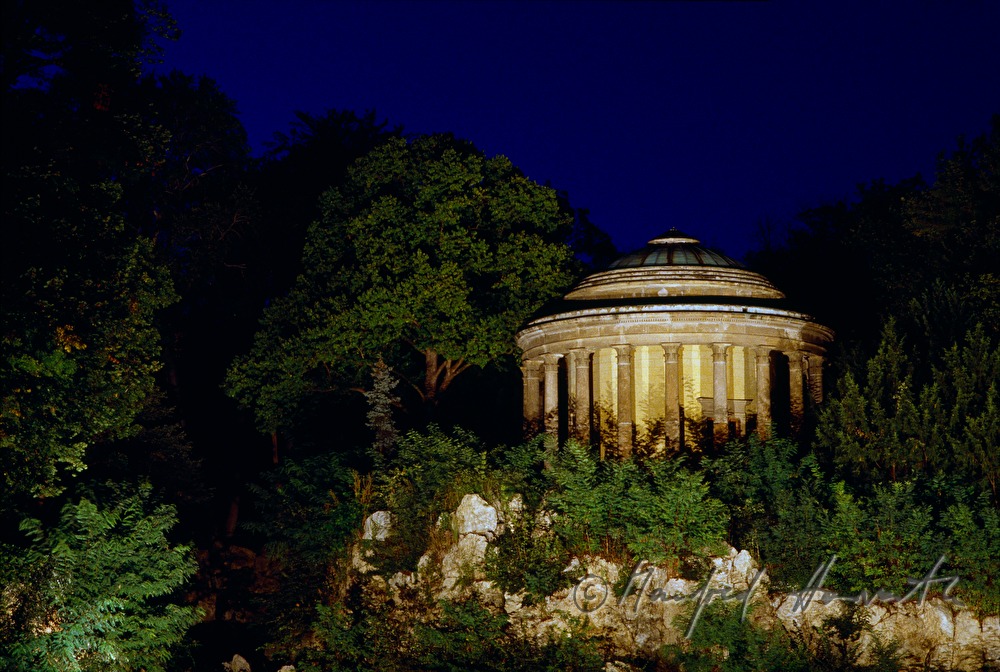 Leopoldinentempel in the landscape garden