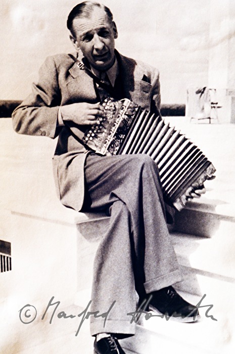 László Ede Almásy plays accordion