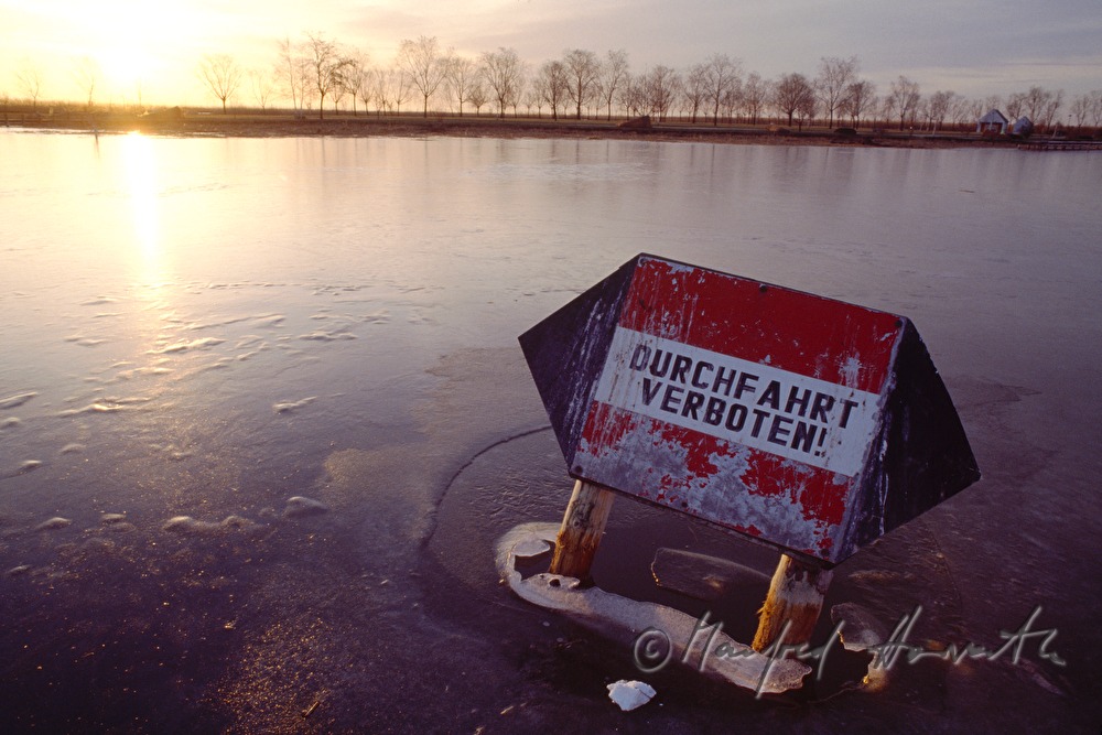 icebound traffic sign for ship traffic