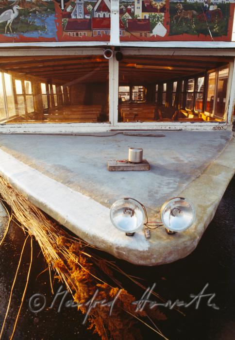 reed protects the vessel from ice